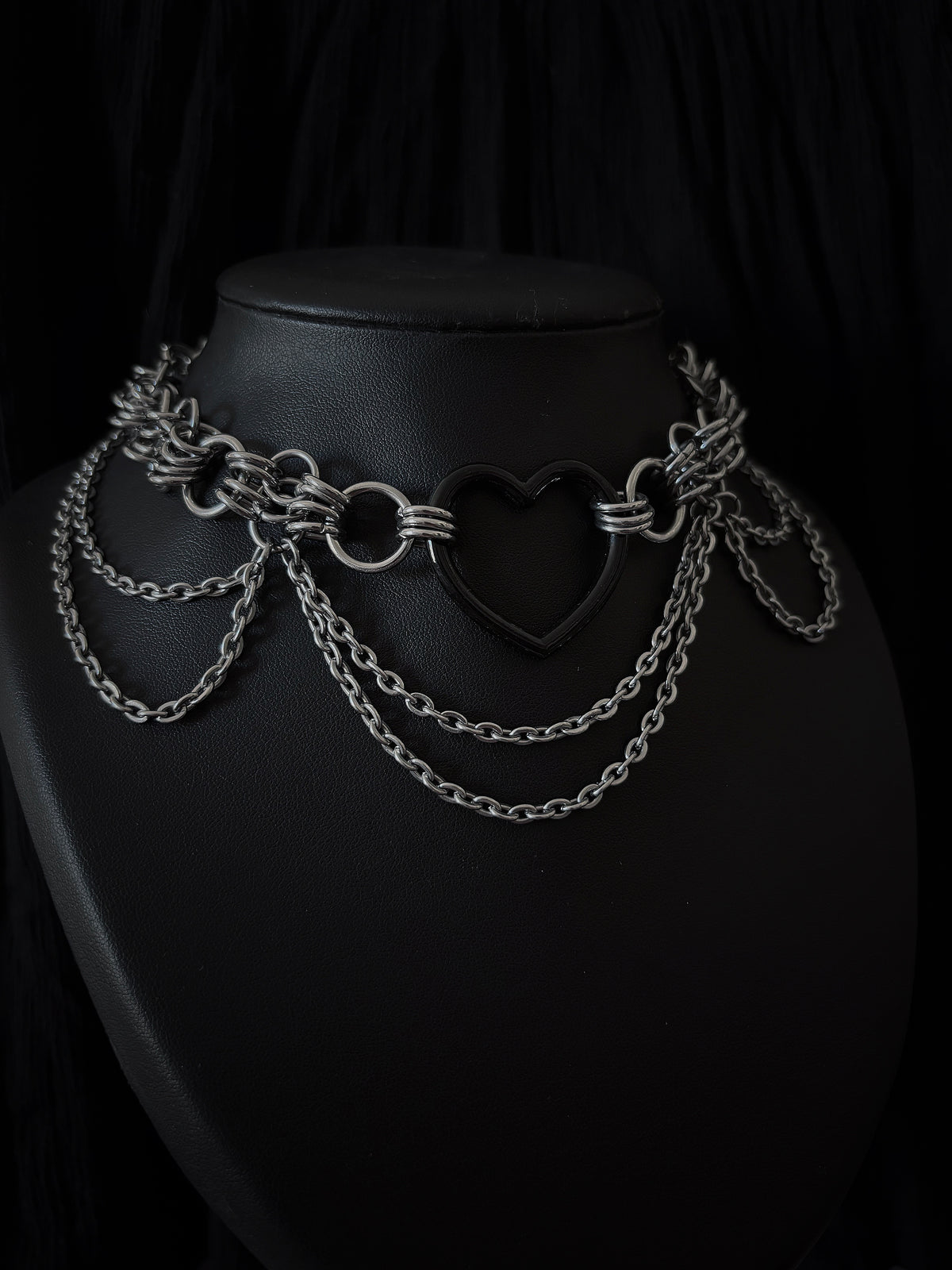 « Queen of the brat » choker